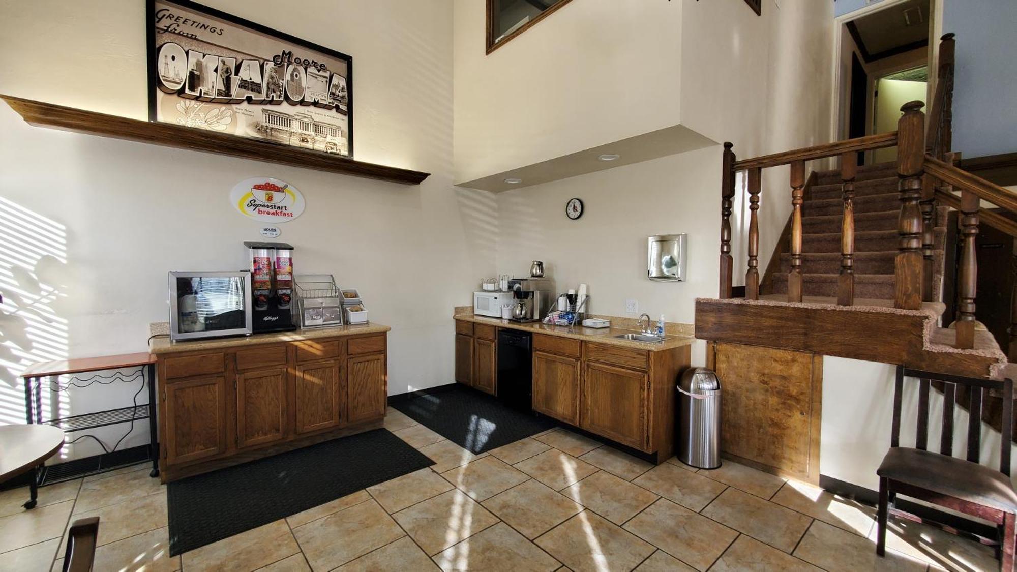 Super 8 By Wyndham City Of Moore Exterior photo